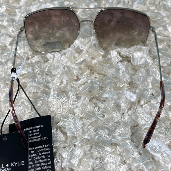 Kendall & Kylie Oversized Aviater Sunglasses - Picture 6 of 6